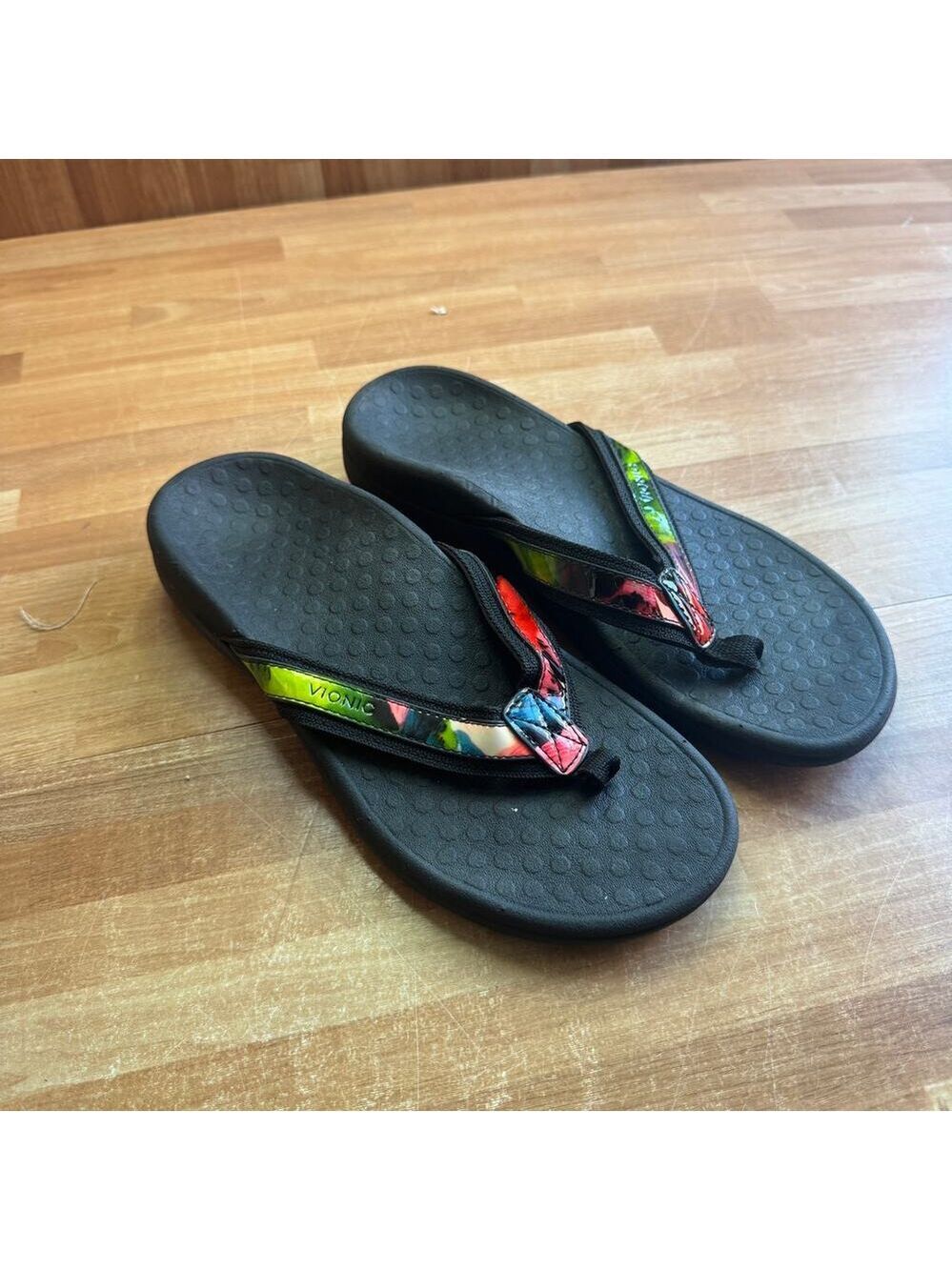 Vionic Tide II Toe Post Sandals featuring the "Black Floral" patterned strap.